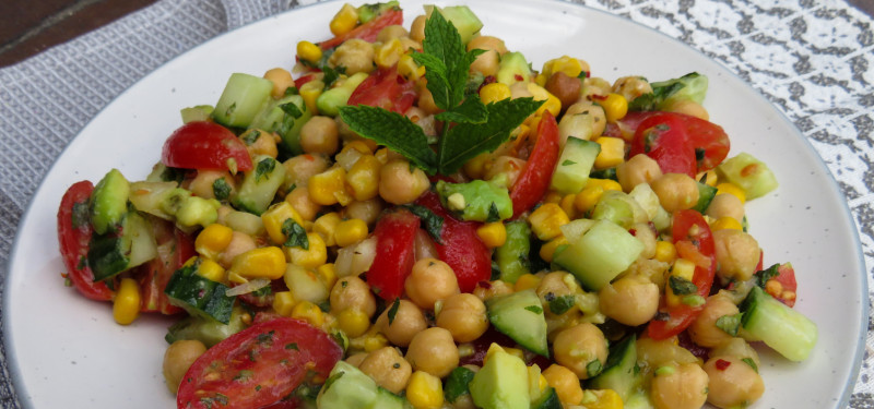 Garbanzo - Chickpea salad with homemade vinaigrette - thumbnail image