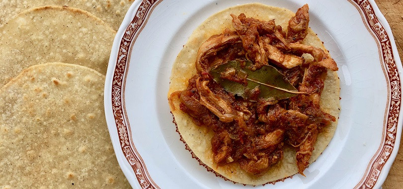 TOSTADAS DE TINGA DE POLLO (Chicken Tinga Tostadas) - banner image